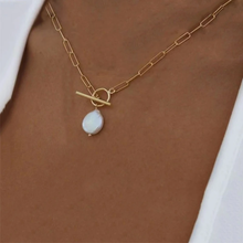 Load image into Gallery viewer, Paperclip Pearl Necklace